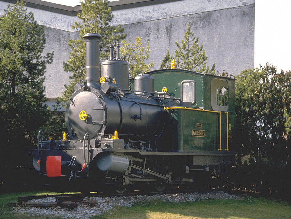 Dampflok HG 2/3 Nr.6(1902) Weisshorn  ex.VZ,ex.Ems-Chemie heute bei der DFB,1988 noch als Lokdenkmal beim Herold Schulhaus in Chur.
(Archiv P.Walter)