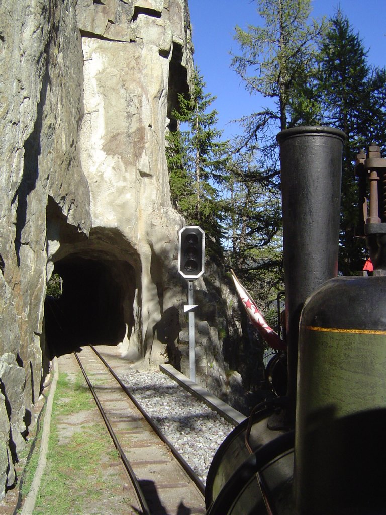 Dampflok Jung Nr. 1693 (1911), Spur 60cm,  Liseli . 
Einsatz auf der Panoramabahn  Parc d'Attractions du Chatelard (VS) .
Vor Tunnel Nr. 1, Fahrt Richtung  Les Montuires . 11.09.2010