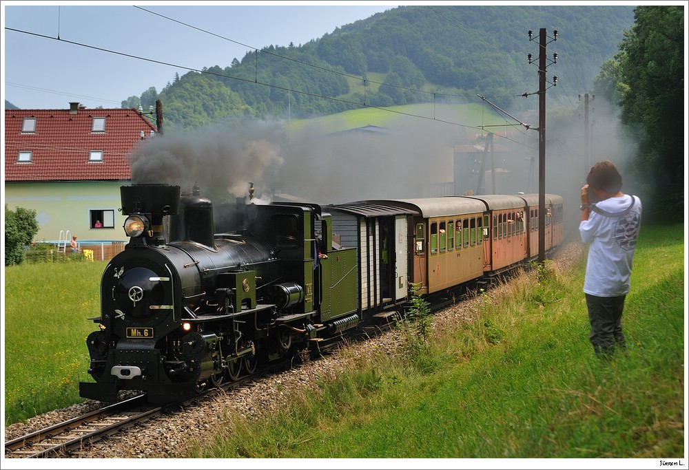 Dampflok Mh.6 mit dem Panoramic 760 alias R19259 nach Mariazell. Hier in Kirchberg a.d. Pielach, 4.7.2010.