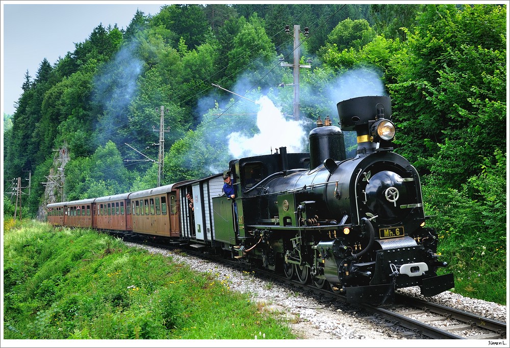 Dampflok Mh.6 mit dem Panoramic 760 alias R19259 nach Mariazell. Hier bei der Einfahrt in Laubenbachmhle, 4.7.2010.