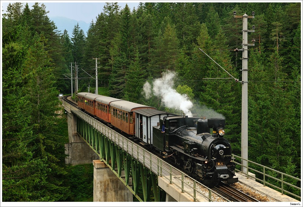 Dampflok Mh.6 mit dem Panoramic 760 alias R19259 nach Mariazell. Hier am Khgrabenviadukt bei Erlaufklause, 4.7.2010.