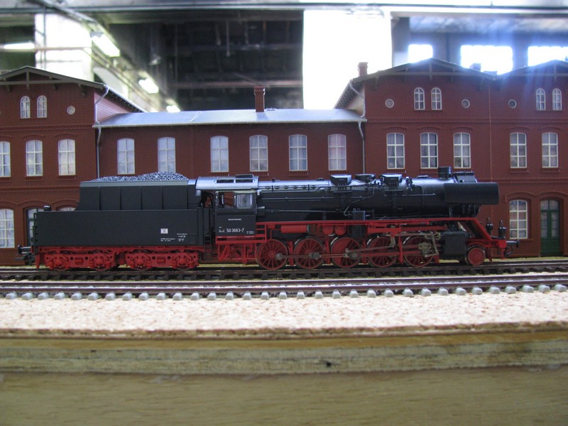 Dampflokomotive BR 50 3663-7  DR  auf der H0-Anlage des MEC Wismar, Bw Schwerin 27.09.2009