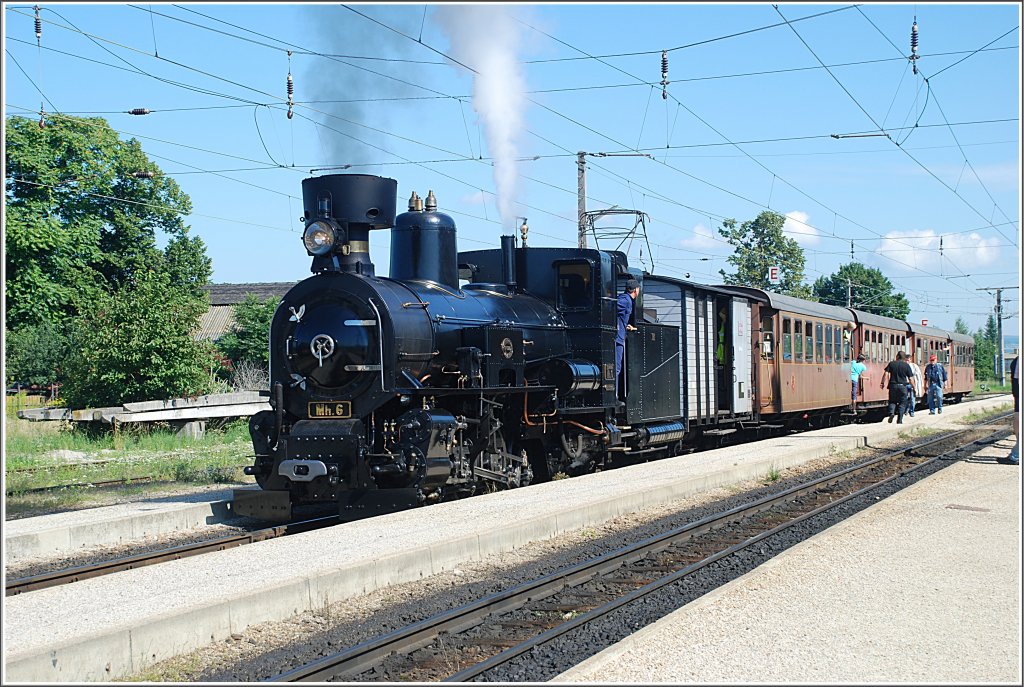 Dampfpanoramic 1.August 2010 - die Mh.6 steht mit ihren 4 Waggons zur 4. groen Ausfahrt nach Mariazell in Ober Grafendorf bereit.
