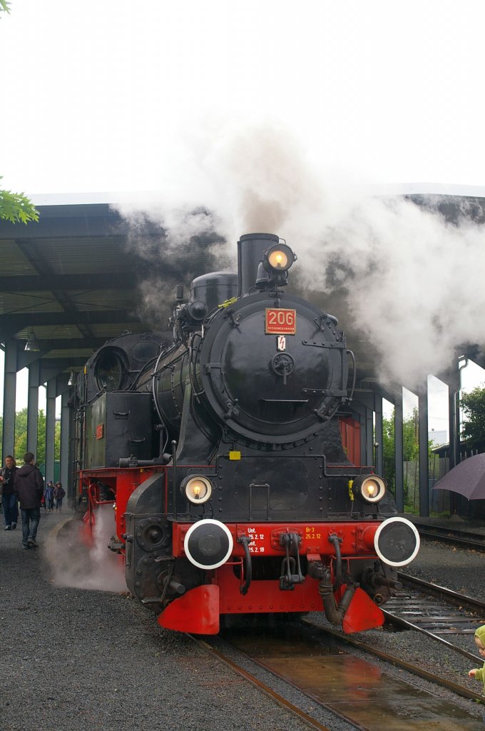 Dampfromantik pur am vergangenem Donnerstag bei der Fahrt des Hessencouriers von Kassel nach Naumburg.
