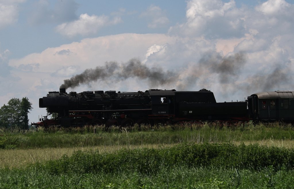 Dampfsonderzug am 05.06.2011 mit 52 8168 -8 in Arth. (Nr.2)