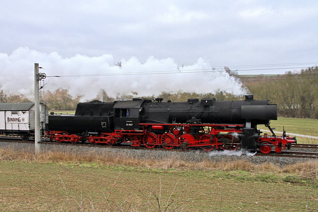 Dampfsonderzug E 75918 / E 75919  Burg Eppstein  mit der 52 4867 der Historischen Eisenbahn - 03.03.2013  --  Rauchkammer voraus zurck nach Frankfurt, zwischen Lindenholzhausen und Niederbrechen  --  Weitere Fotos siehe auch auf http://www.schmalspuralbum.de/ und http://www.FGF-Fotoalbum.de/