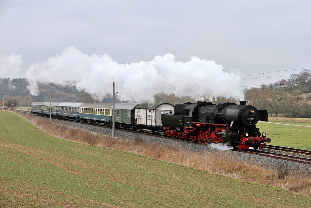 Dampfsonderzug E 75918 / E 75919  Burg Eppstein  mit der 52 4867 der Historischen Eisenbahn - 03.03.2013  --  Rauchkammer voraus zurck nach Frankfurt, zwischen Lindenholzhausen und Niederbrechen  --  Weitere Fotos siehe auch auf http://www.schmalspuralbum.de/ und http://www.FGF-Fotoalbum.de/