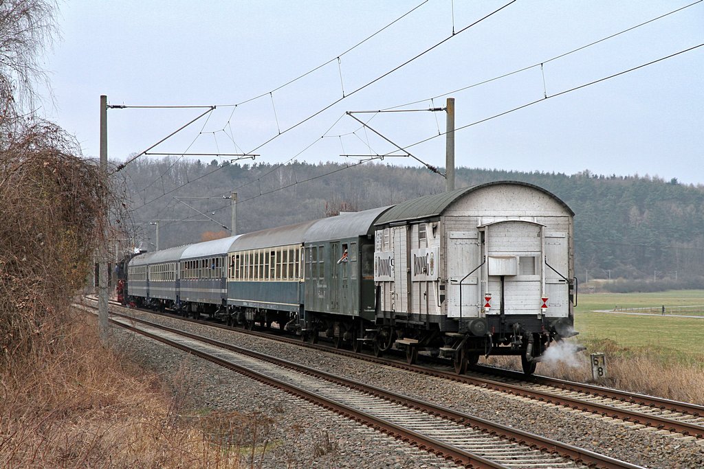 Dampfsonderzug E 75918 / E 75919  Burg Eppstein  mit der 52 4867 der Historischen Eisenbahn - 03.03.2013  --  Tender voraus nach Limburg, zwischen Lindenholzhausen und Niederbrechen -- Weitere Fotos siehe auch auf http://www.schmalspuralbum.de/ und http://www.FGF-Fotoalbum.de/