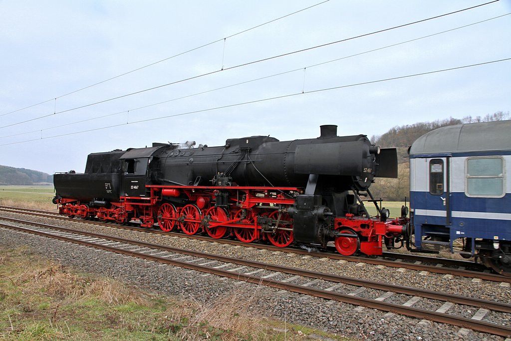 Dampfsonderzug E 75918 / E 75919  Burg Eppstein  mit der 52 4867 der Historischen Eisenbahn - 03.03.2013  --  Tender voraus nach Limburg, zwischen Lindenholzhausen und Niederbrechen -- Weitere Fotos siehe auch auf http://www.schmalspuralbum.de/ und http://www.FGF-Fotoalbum.de/