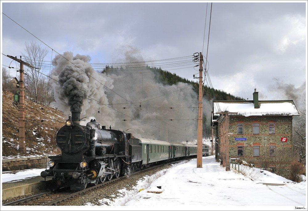 Dampfsonderzug R16137 (Wien/FJB - Mrzzuschlag) mit 109.13 & 2143.040 bei Klamm-Schottwien; 13.3.2010.