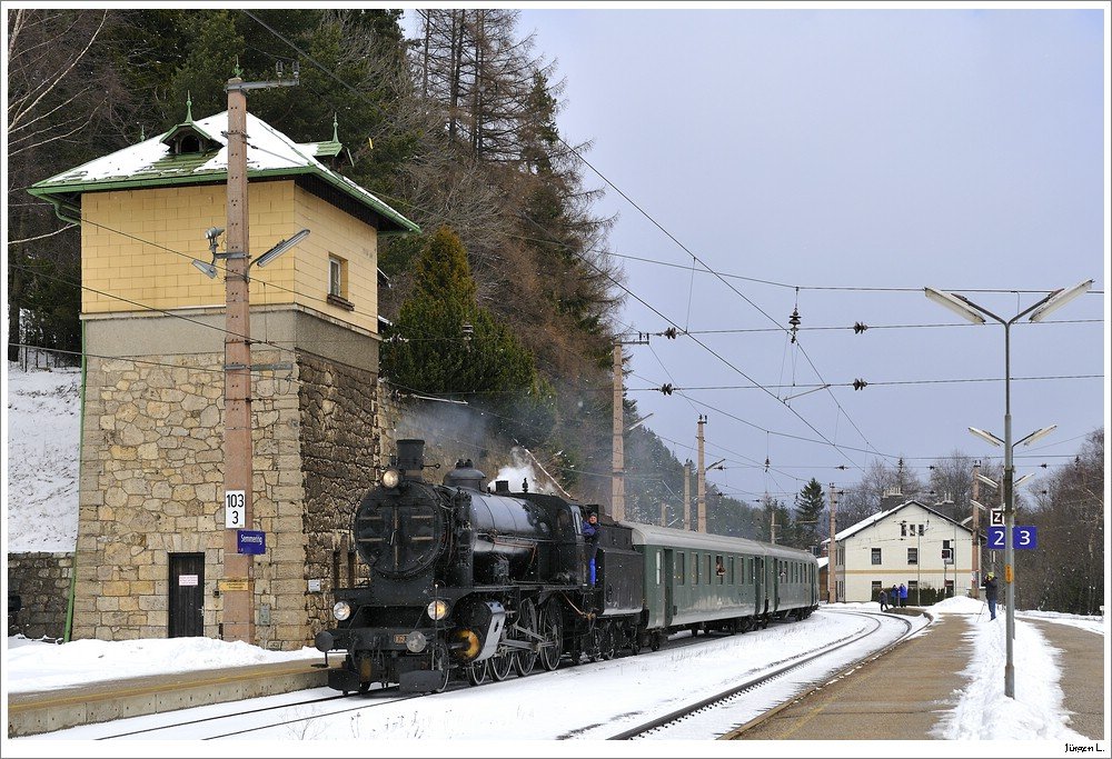 Dampfsonderzug R16137 (Wien/FJB - Mrzzuschlag) mit 109.13 & 2143.040 bei der Einfahrt in dem Bhf. Semmering; 13.3.2010.
