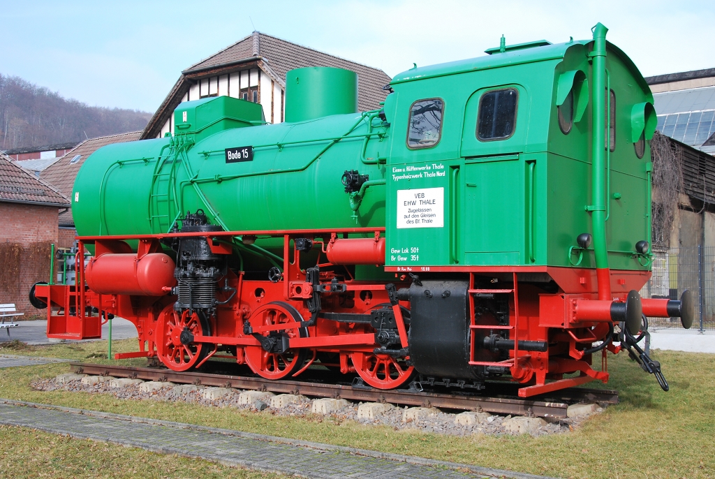 Dampfspeicherlokomotive  Bode 15  ausgestellt beim Httenmuseum in Thale am 2. Mrz 2011. Diese Lokomotive wurde im Jahr 1984 gebaut beim Raw Meiningen und war in Einsatz fr die VEB Eisen- und Httenwerke in Thale. Wegen des vermeldeten Revisionsdatums (1.6.88) denke ich, dass die Lokomotive nicht viele Jahre Dienst geleistet hat.