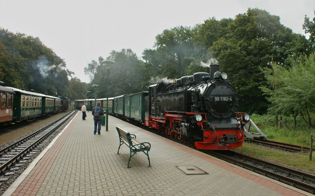 Dampfzugeinfahrt auf Gleis 3 in Binz am 18.09.2010
