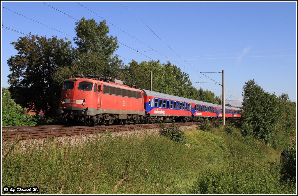 Dann kam der erwartete Sonderzug. 110 493 mit dem DZ 2765 von Kronach nach Alttting. Wir konnten ihn mit wenigen Minuten versptung in der Nhe von Landshut knipsen. (10.09.2011)