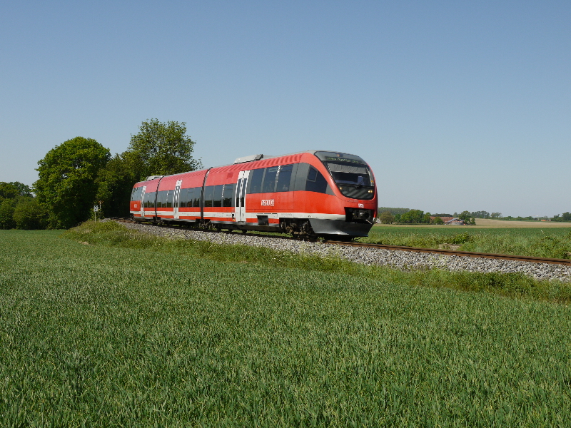 Dann mal zur Abwechslung mal was modernes. Der 643 auf dem Weg von Coesfeld nach M�nster, hier kurz vr dem Bahnhof Billerbeck.01.05.2011