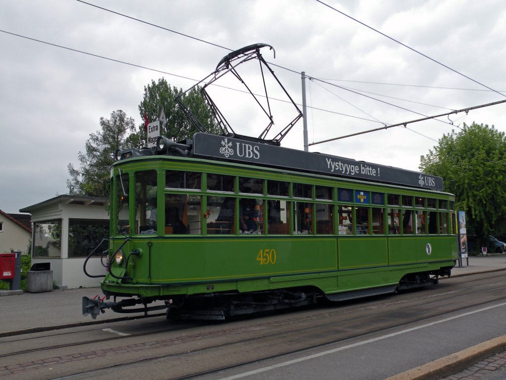  Dante Schuggi , Motorwagen 450 auf einer Extrafahrt auf dem Bruderholz. Die Aufnahme stammt vom 15.05.2010.