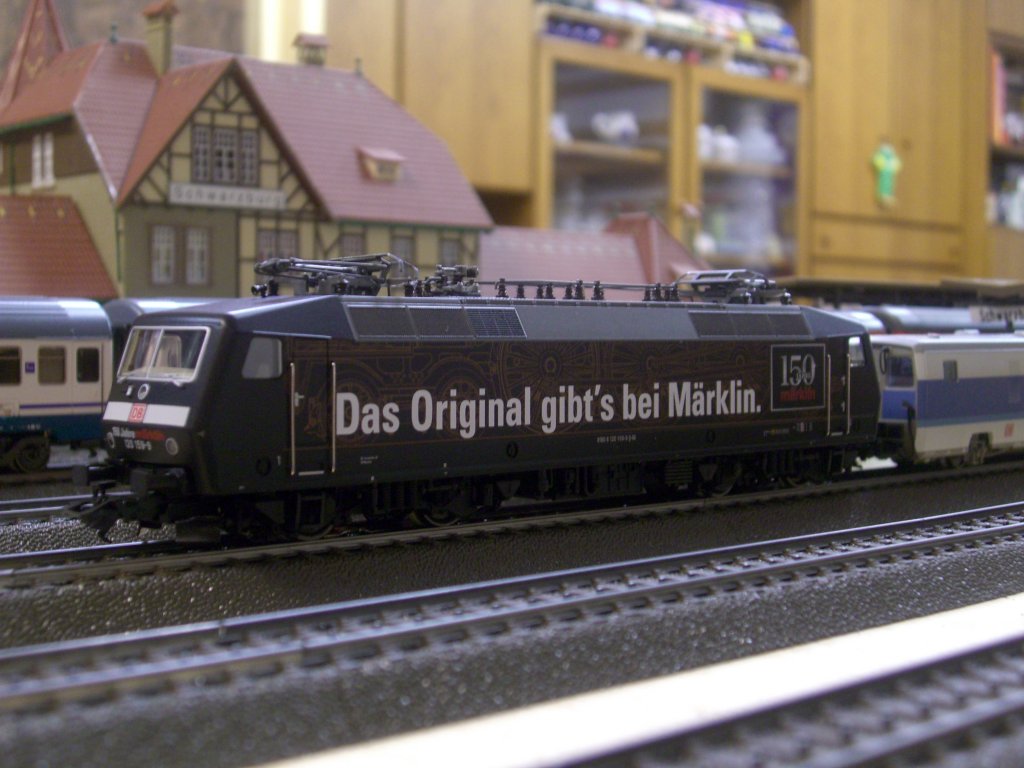 Darf natrlich auf einer Mrklin - Anlage nicht fehlen: 120 159-9  150 Jahre Mrklin  vor'm Talgo.