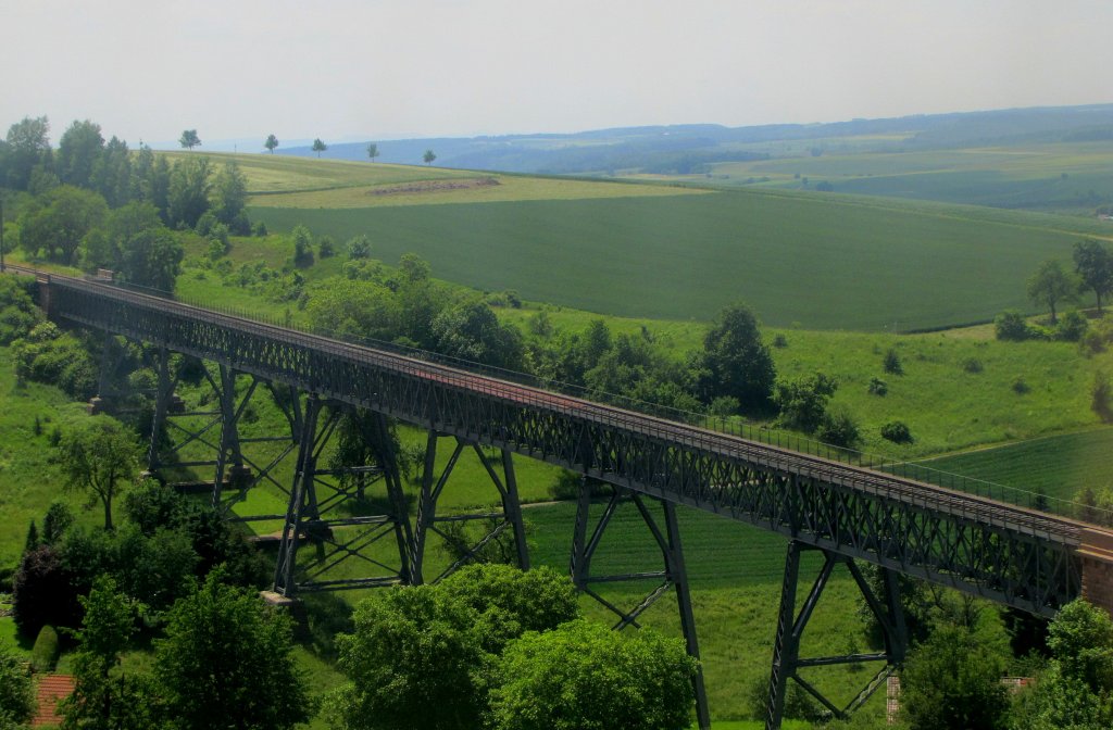 Das 252,5 m lange und 24 m hohe Biesenbachviadukt zwischen Blumberg-Zollhaus und Epfenhofen; 23.06.2010
