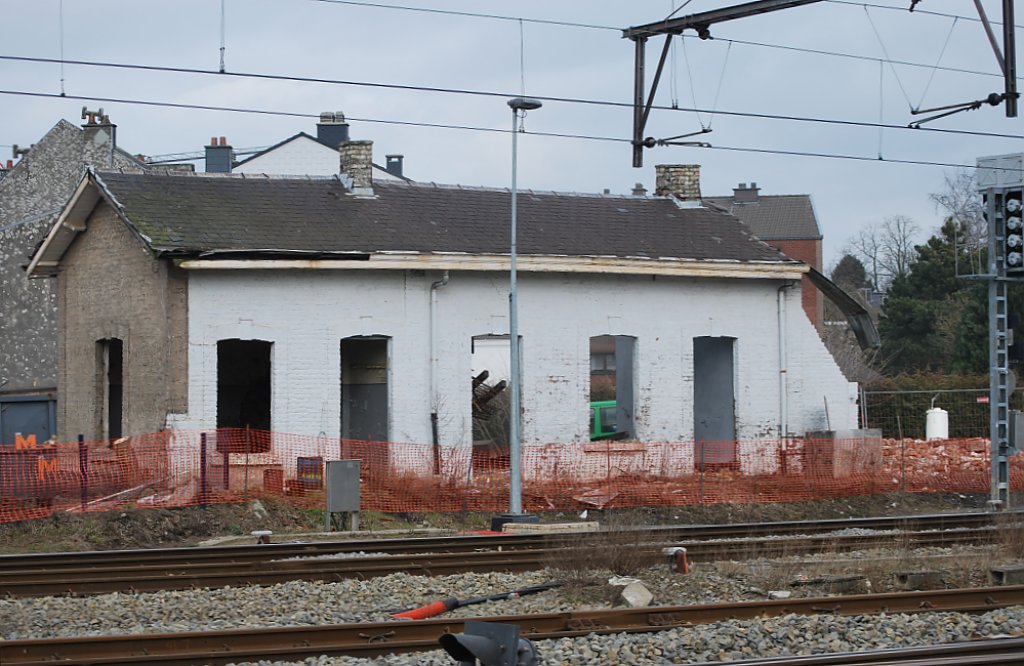 Das alte Bahnhofsgebude wird heute (27.02.2012) abgerissen.