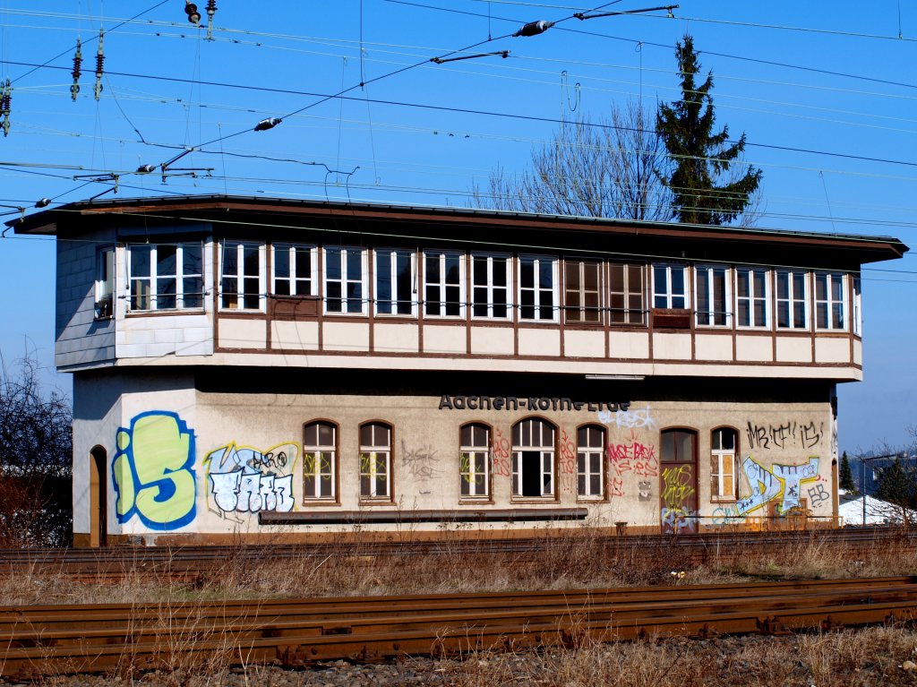 Das alte Stellwerk an der Strecke Aachen-K�ln in Aachen Rothe Erde im M�rz 2010.