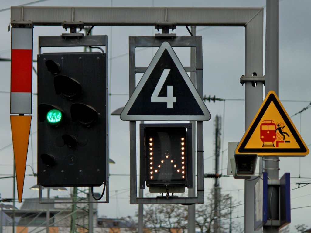 Das Ausfahrsignal auf Gleis 3 im Aachener Hbf Richtung Aachen West. (22.01.2012)