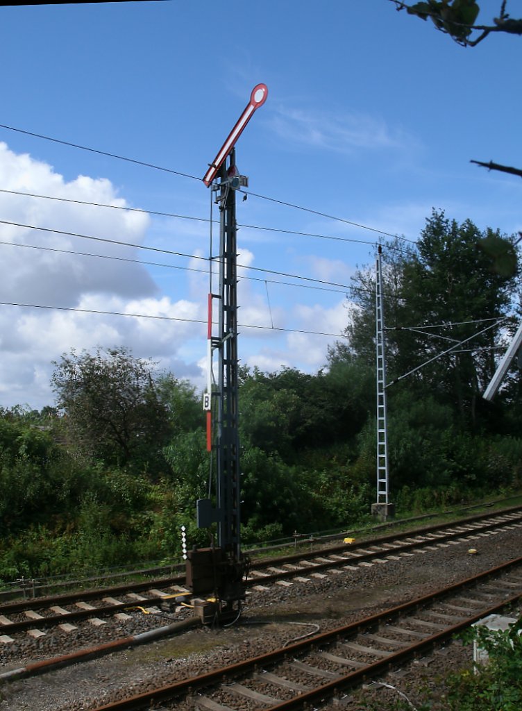 Das Ausfahrsignal  B  von Lancken,am 20.August 2011,in Fahrtstellung Richtung Sagard(KBS 195).