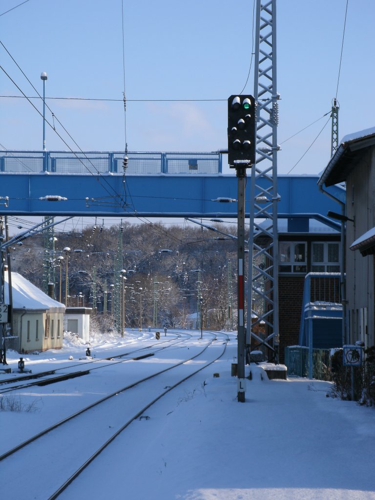 Das Ausfahrsignal  L  in Richtung Lietzow,am 04.Februar 2012,im verschneiten Bergen/Rgen.