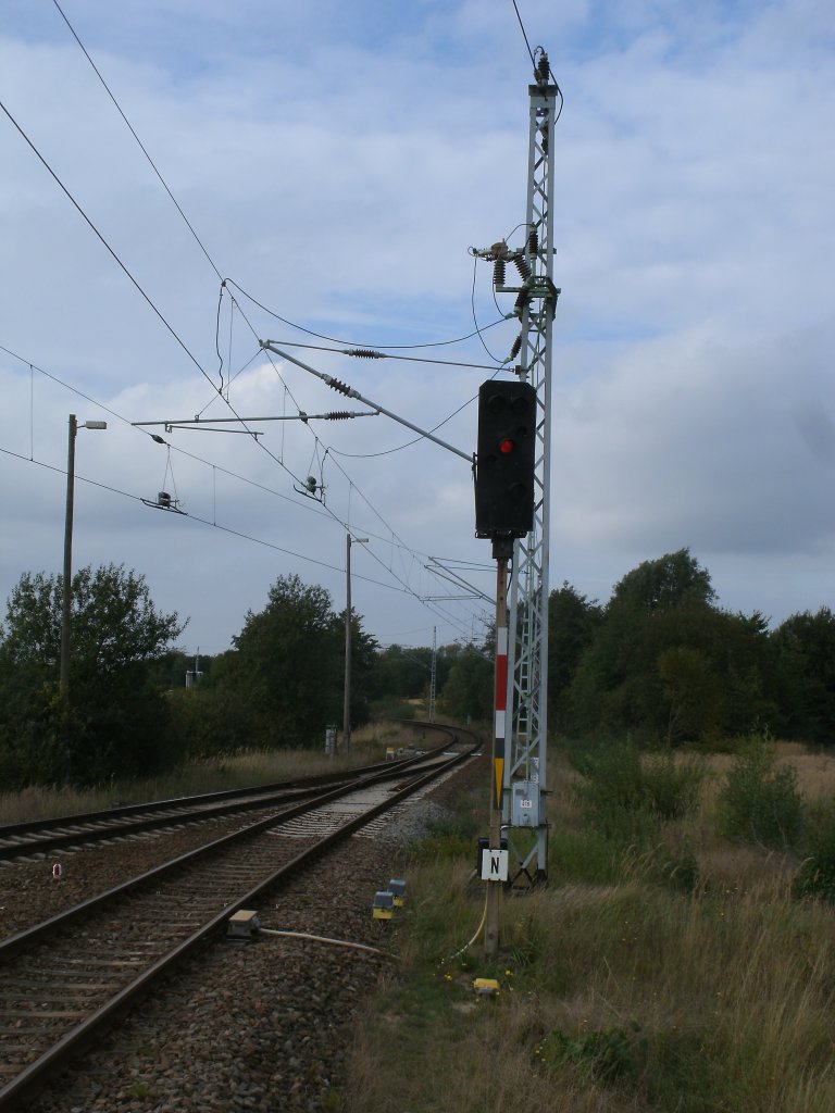 Das Ausfahrsignal N am ehmaligen Haltepunkt Mukran-Mitte am 02.Oktober 2012.