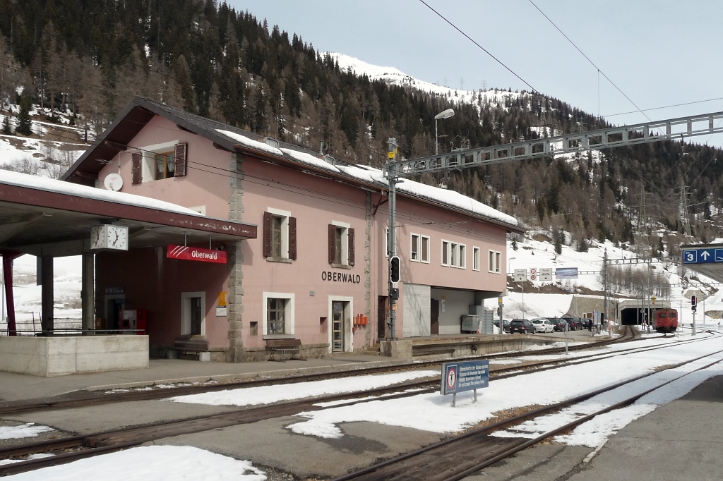 Das Bahnhofsgebude der FO in Oberwald (17.3.2010)