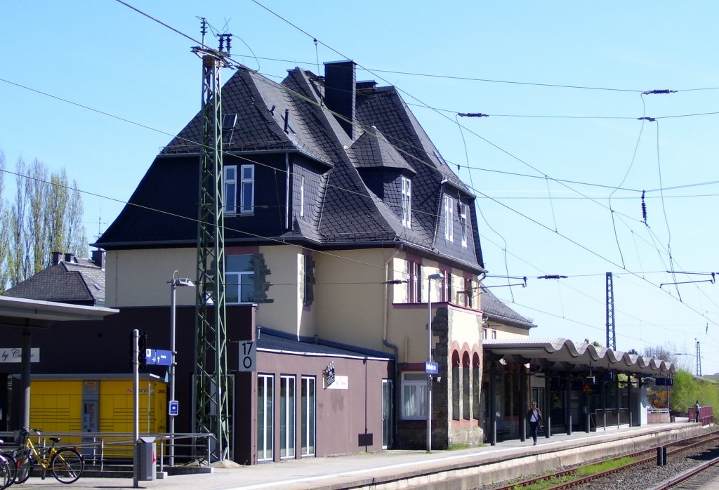 Das Bahnhofsgebude von Hofheim im Taunus; 08.04.2011