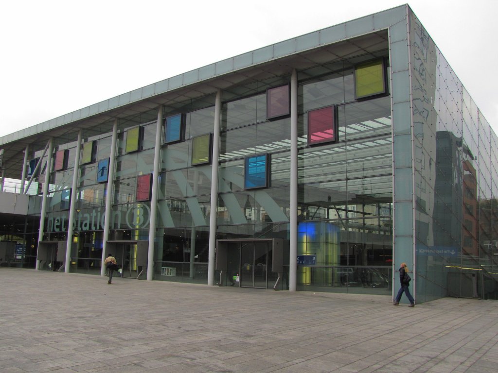 Das Bahnhofsgeb�ude vom neueren und moderneren Bahnhofsteil in Antwerpen Centraal; 23.11.2011