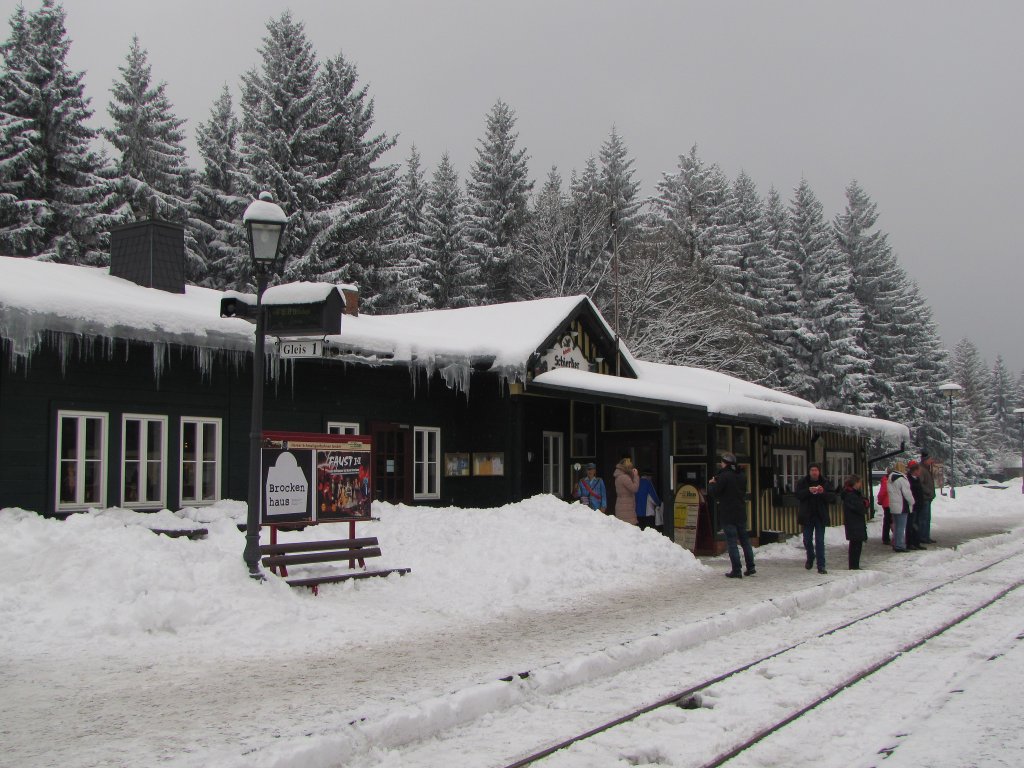 Das Bahnhofsgeb�ude in Schierke am 29.03.2013.