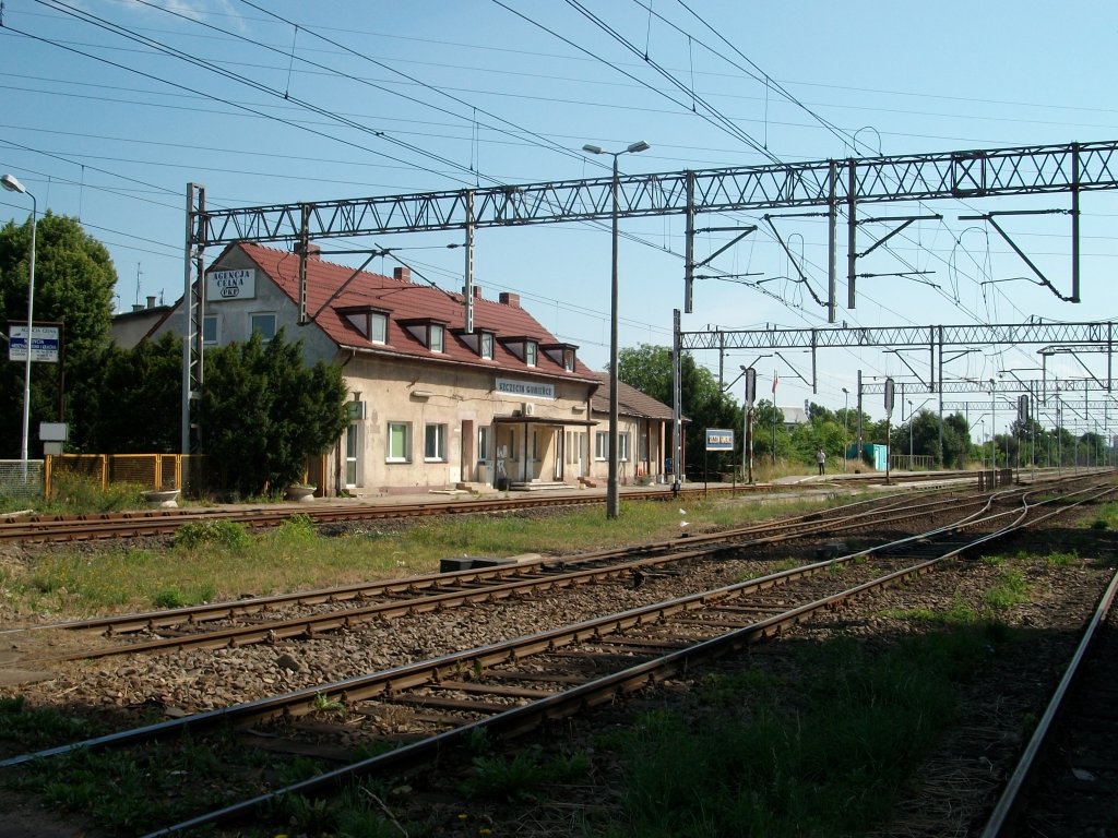 Das Bahnhofsgebude von Szczecin Gumience am 31.Juli 2010.