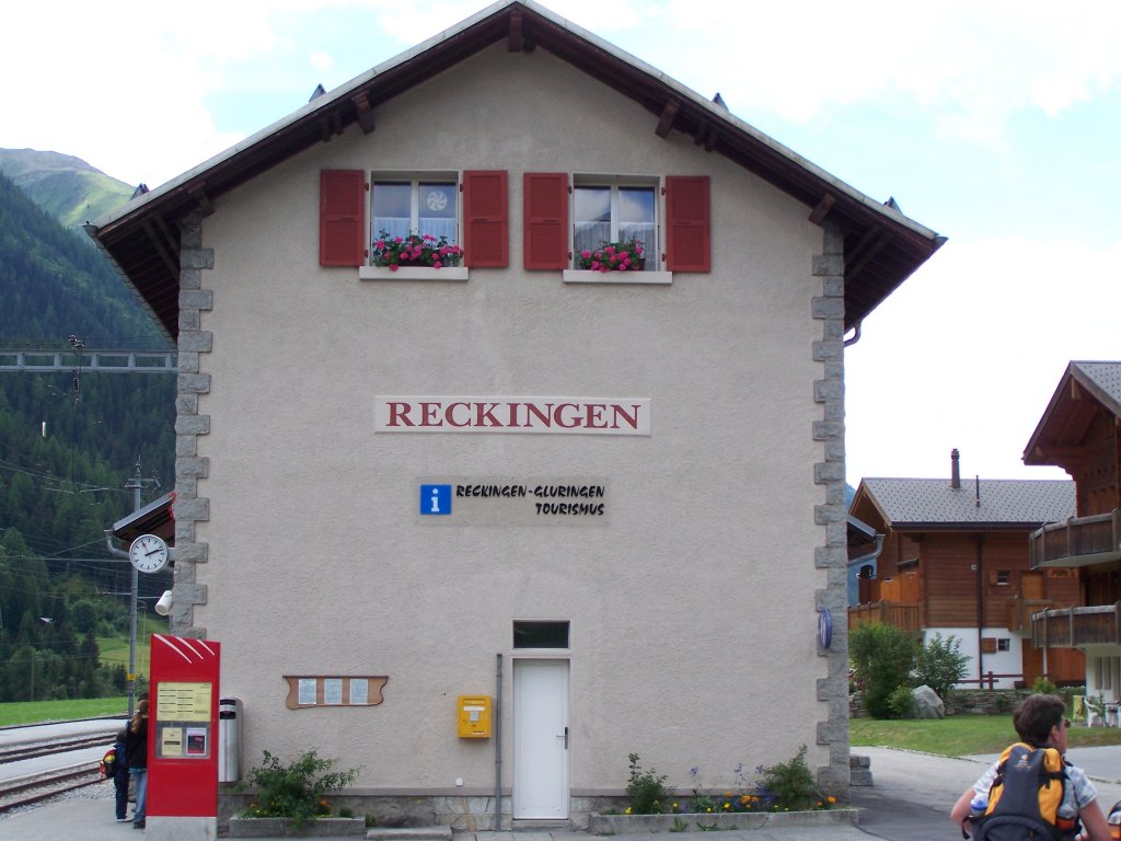 Das Bahnhofsgebaude von Reckingen, Oberwallis (juli 2010)