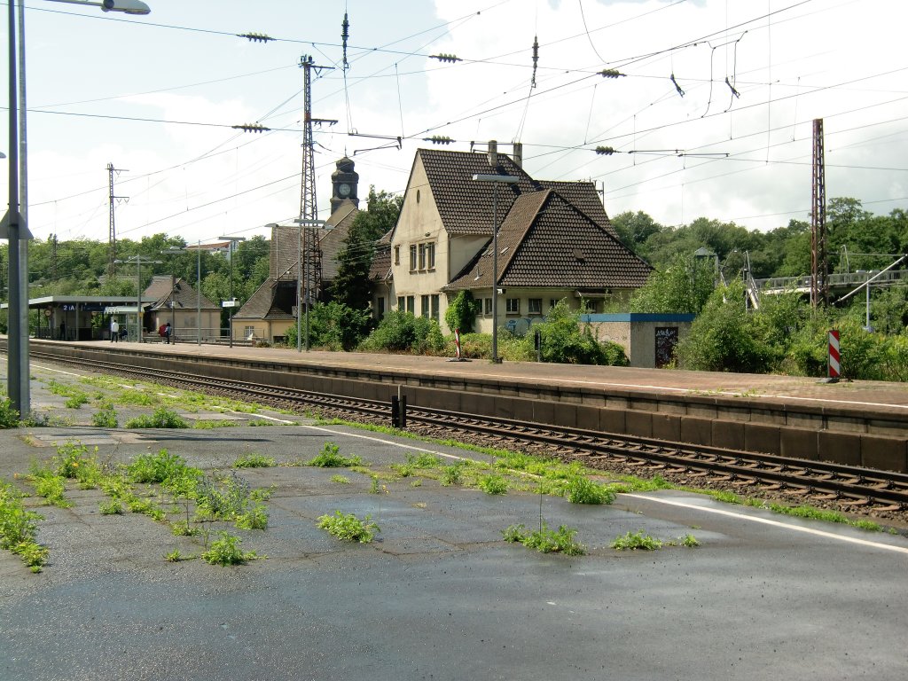 Das Bahnhofsgebeude in Wuppertal-Vohwinkel (18.06.2011). 
