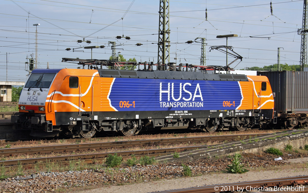 Das die BR 189 096-1 auch in den Niederlanden zum Einsatz kommt lsst sich am 8. Mai in Haltingen bei diesem Farbton nicht verheimlichen.