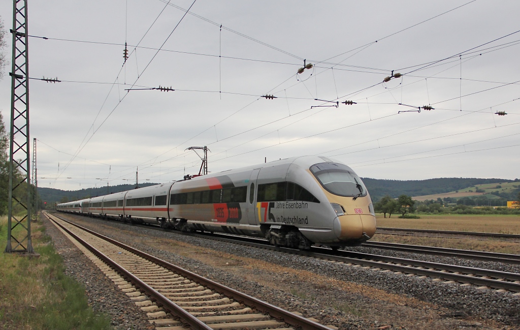 Das ist dann wohl mein zweites und auch letztes Bild von 415 022, der  Goldnase . Gerchten Zufolge hat er ja mittlerweile seine Beklebung verloren. Hier war er, am 15.07.2011, noch unterwegs in Richtung Sden. Aufgenommen in Mecklar.