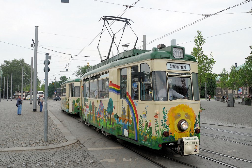Das (doppelte) Lottchen 201 601 am 29.05.10 am Postplatz/dresden