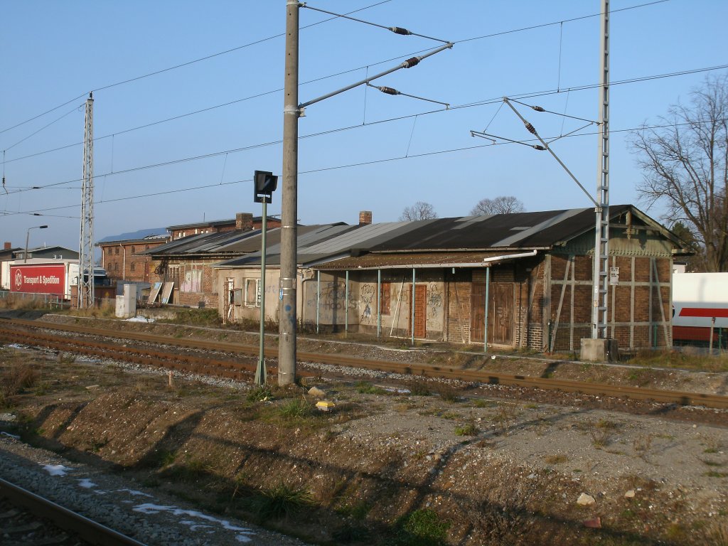 Das ehmalige Bahnhofsgebude von Samtens was jetz von Antiksammler genutzt wird.Aufgenommen am 21.Dezember 2012.