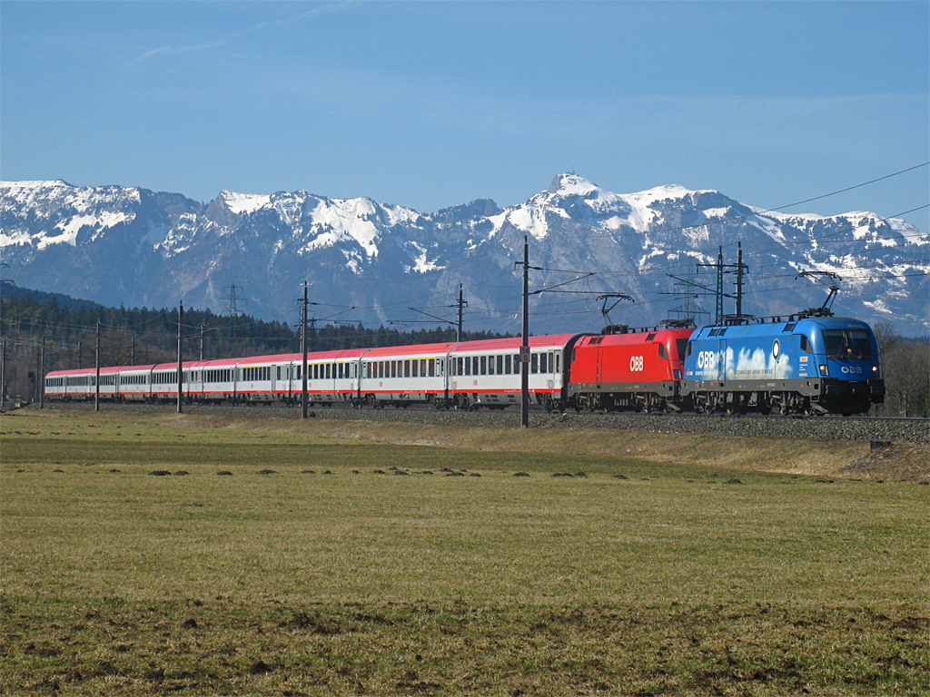 Das ist ein verbessertes Bild der Kyoto-Lok mit EC 567 bei voller Fahrt in Richtung Bludenz. Am 19.3.2010. Lg 