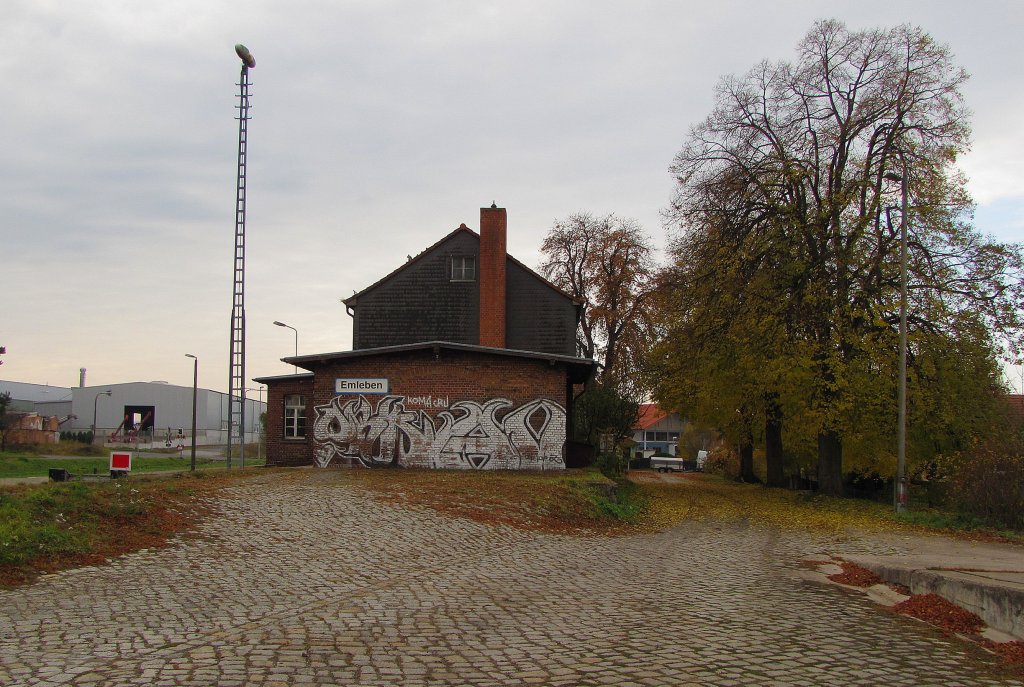 Das Empfangsgebude im Bf Emleben; 02.11.2011