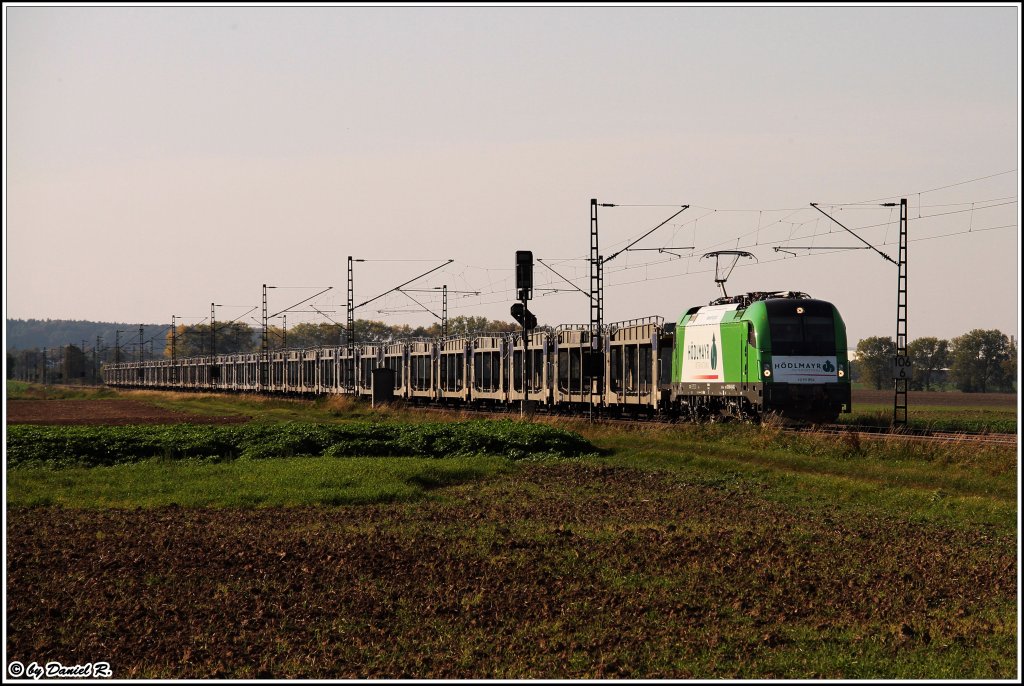 Das erste Tageshighlight war die 1216 954  Hdlmayr  der WLC mit einem Autozug nach Passau. (1/2, 04.10.2011, Mangolding)