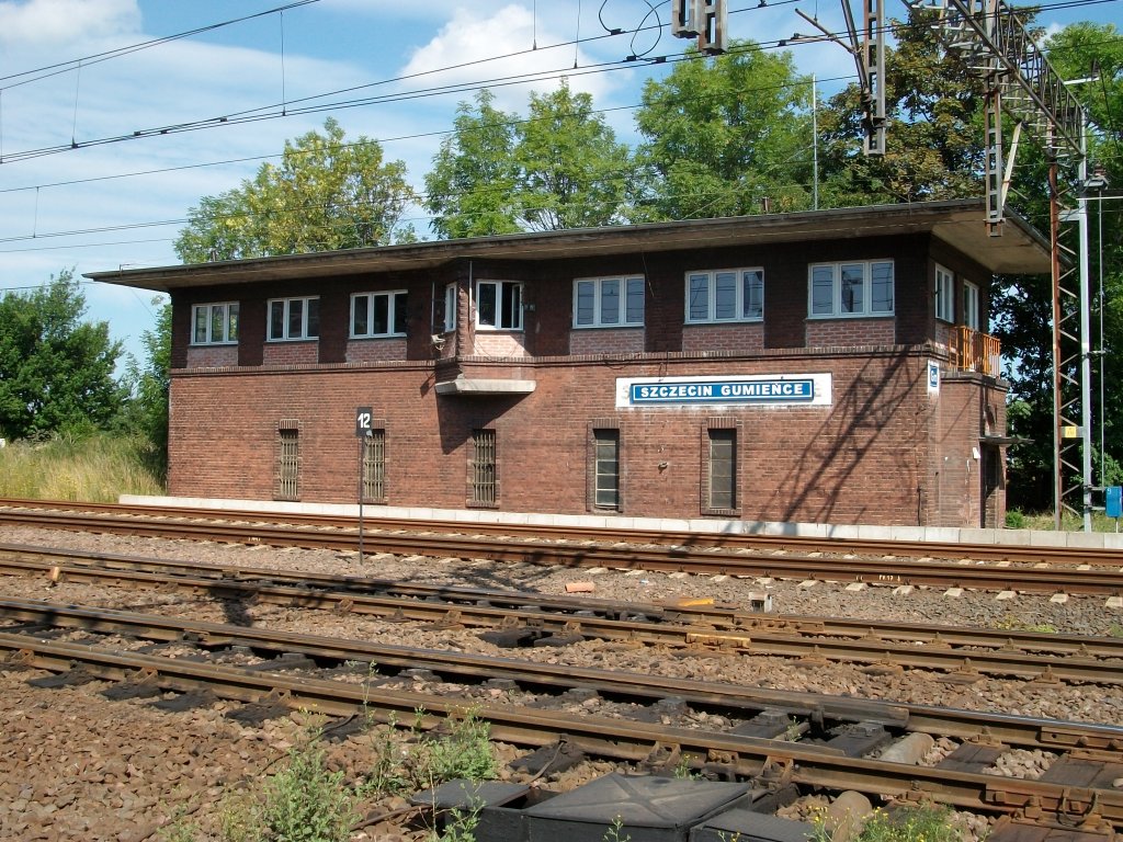 Das Fahrdienstleiterstellwerk  Gm  vom Grenzbahnhof Szczecin Gumience am 31.Juli 2010.