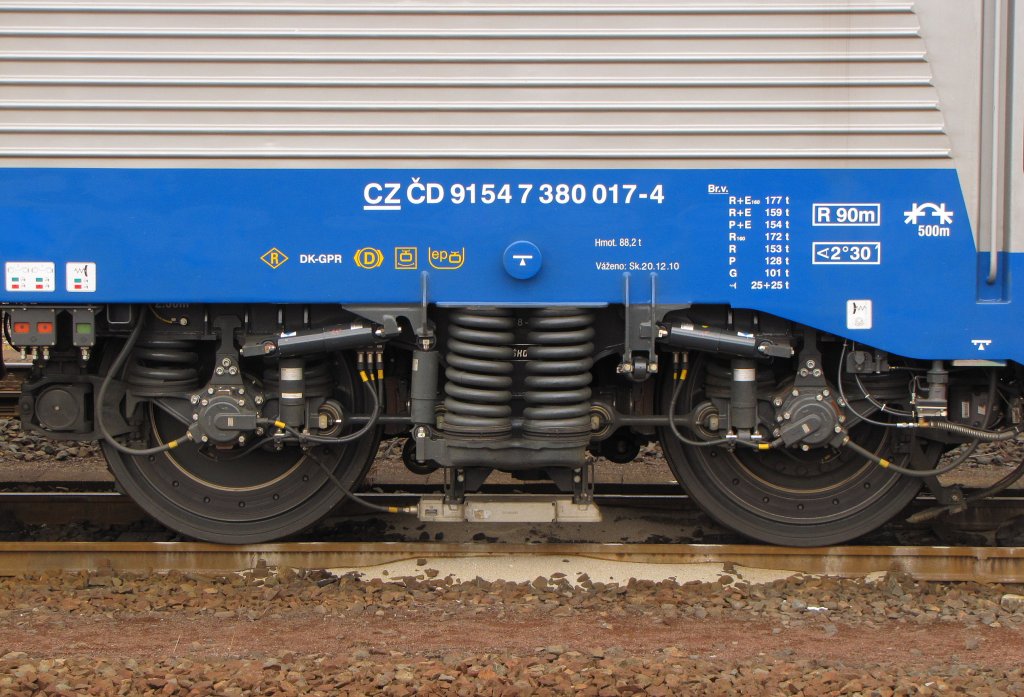 Das Fahrgestell der ČD 380 017-4, die am 04.04.2012 mit Messtechnik in Kassel Hbf abgestellt war.