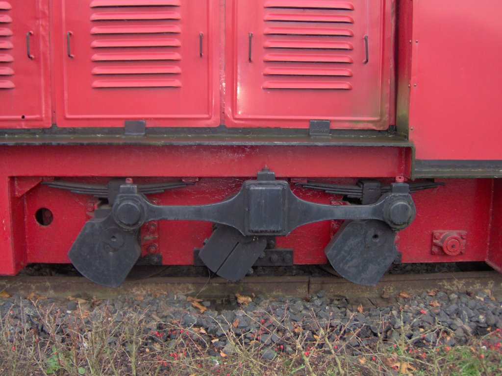 Das Fahrwerk der alten Diesellok der Brhltalbahn.