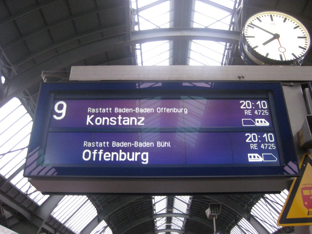 Das Foto sagt eigentlich schon alles. Ausser dass es an Gleis 9 des Karlsruher Hauptbahnhofs gemacht wurde. 15.05.2010.