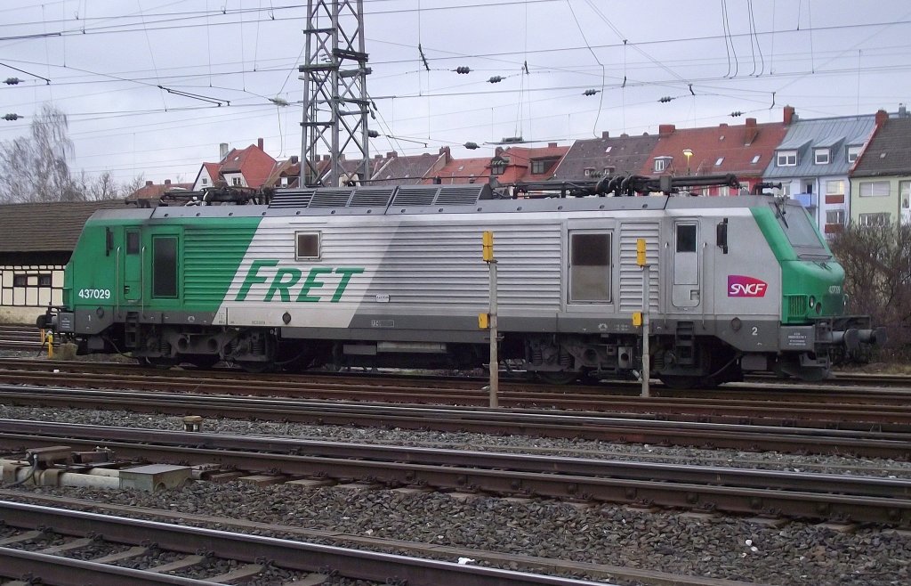 Das FRETtchen 437029 der SNCF steht am 30. Dezember 2011 im Bahnhof Bamberg abgestellt.