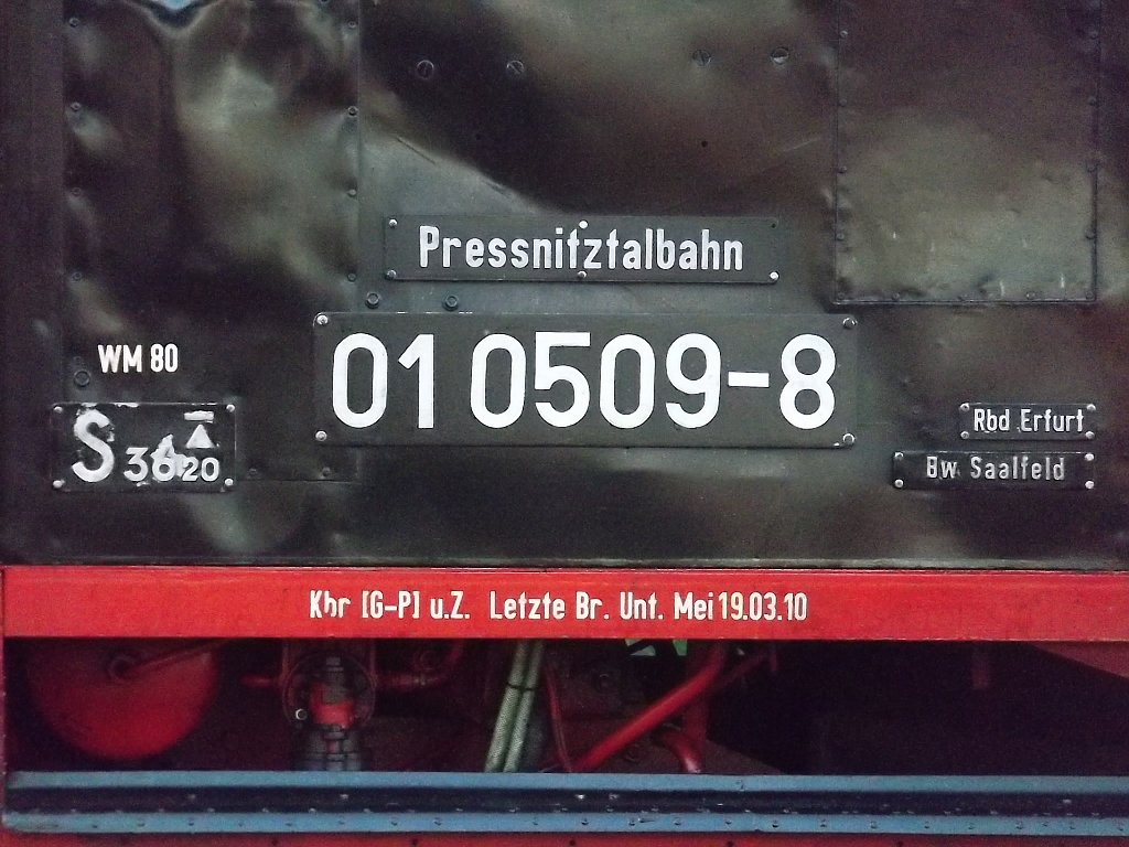 Das Gattungszeichen der 01 0509-8 knnte mal etwas Farbe vertragen. So gesehen am 23.09.2011 in Chemnitz HBF.