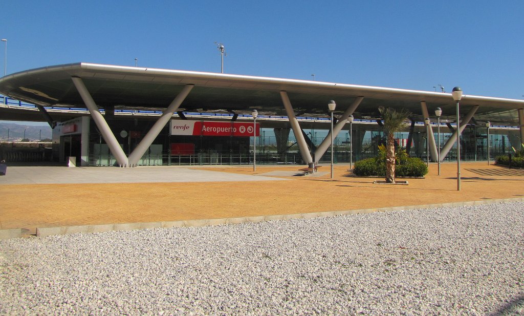 Das Gebude vom Flughafenbahnhof in Mlaga; 12.02.2012