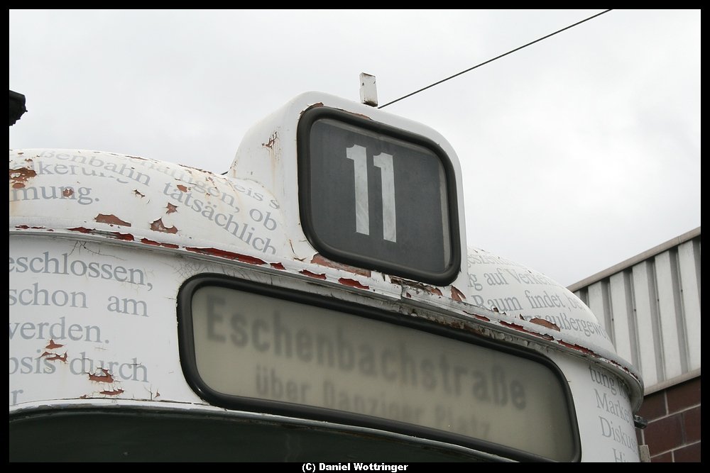 Das geringfgig vergilbte Zielschild des VBLu 152. Bei Sonderfahrt der IG Nahverkehr Rhein-Neckar, 16. Mrz 2008.
